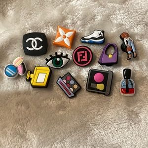 12 count croc charms